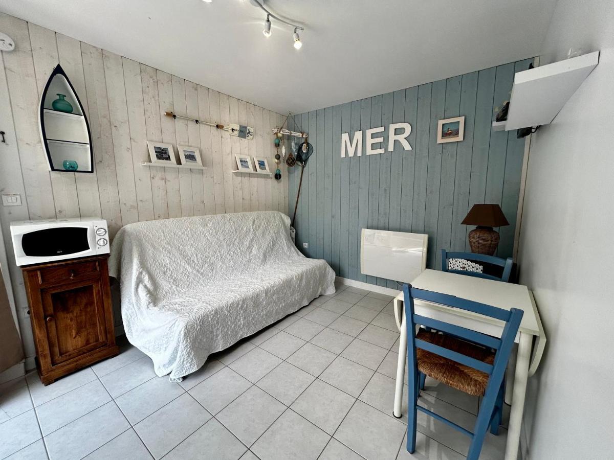 Les Cabanes Du Lac Vandre Luaran gambar